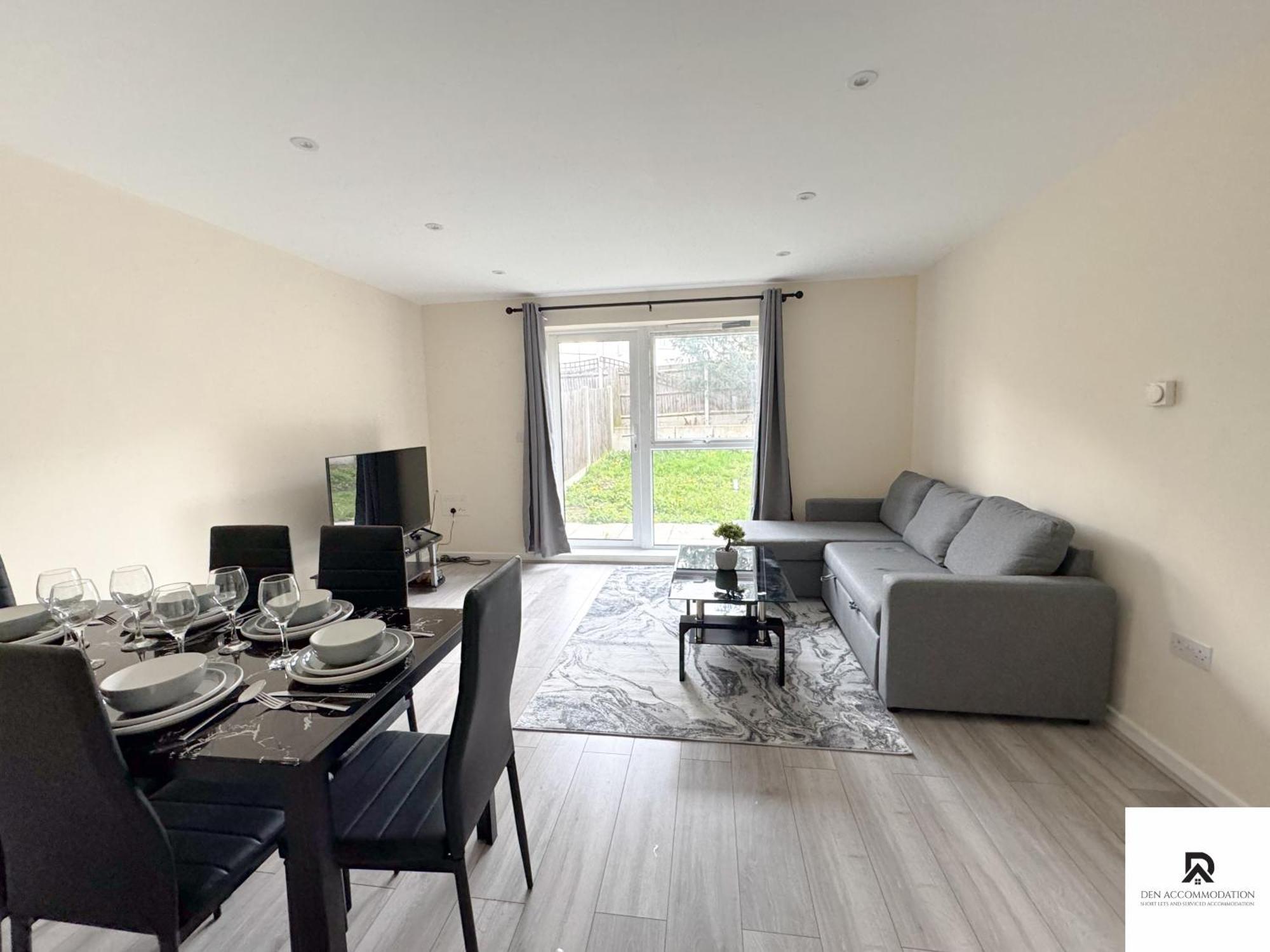 Newly Launched Two Bedroom House By Den Accommodation Short Lets & Serviced Accommodation With Garden Londra Dış mekan fotoğraf