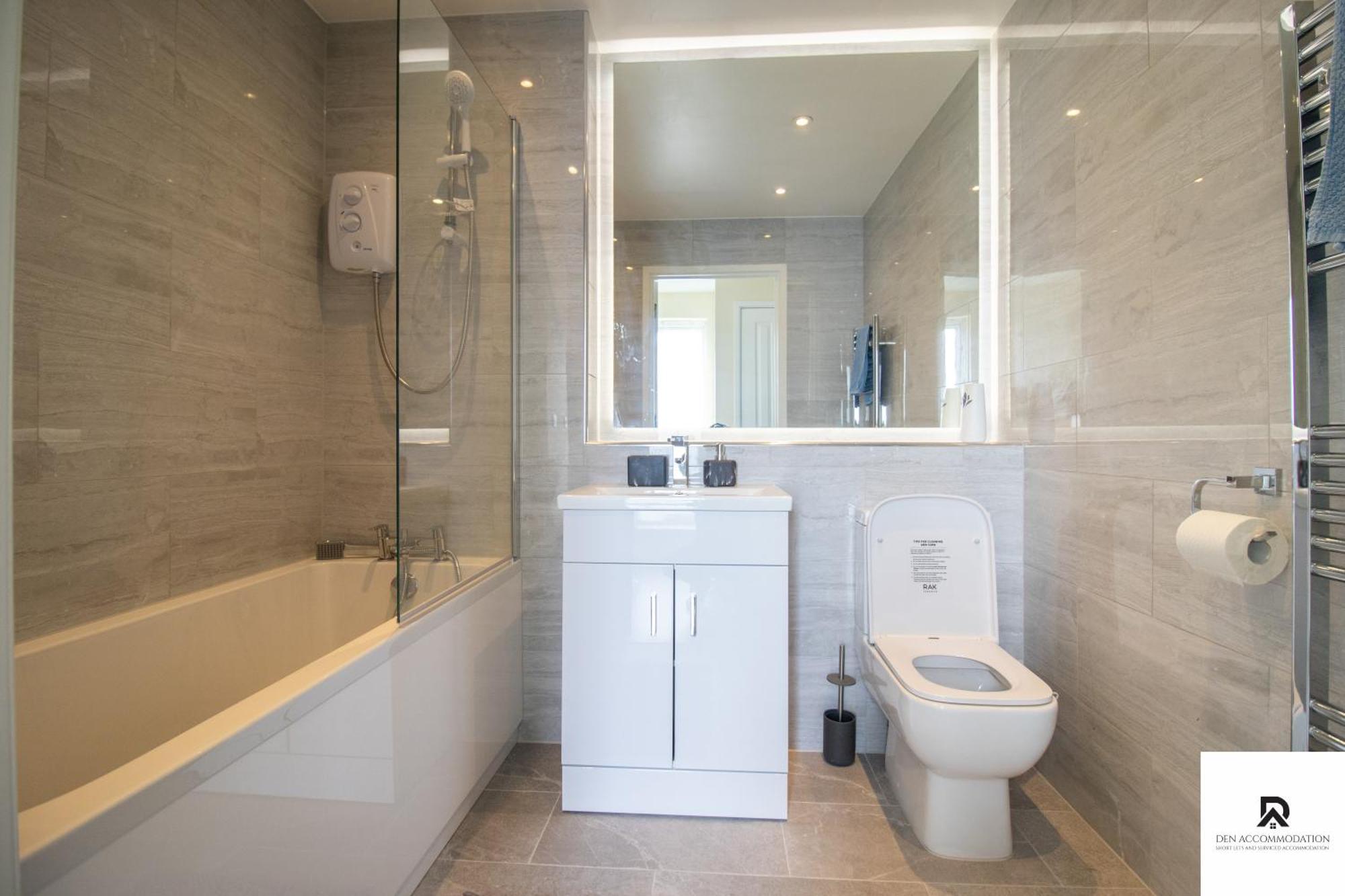 Newly Launched Two Bedroom House By Den Accommodation Short Lets & Serviced Accommodation With Garden Londra Dış mekan fotoğraf
