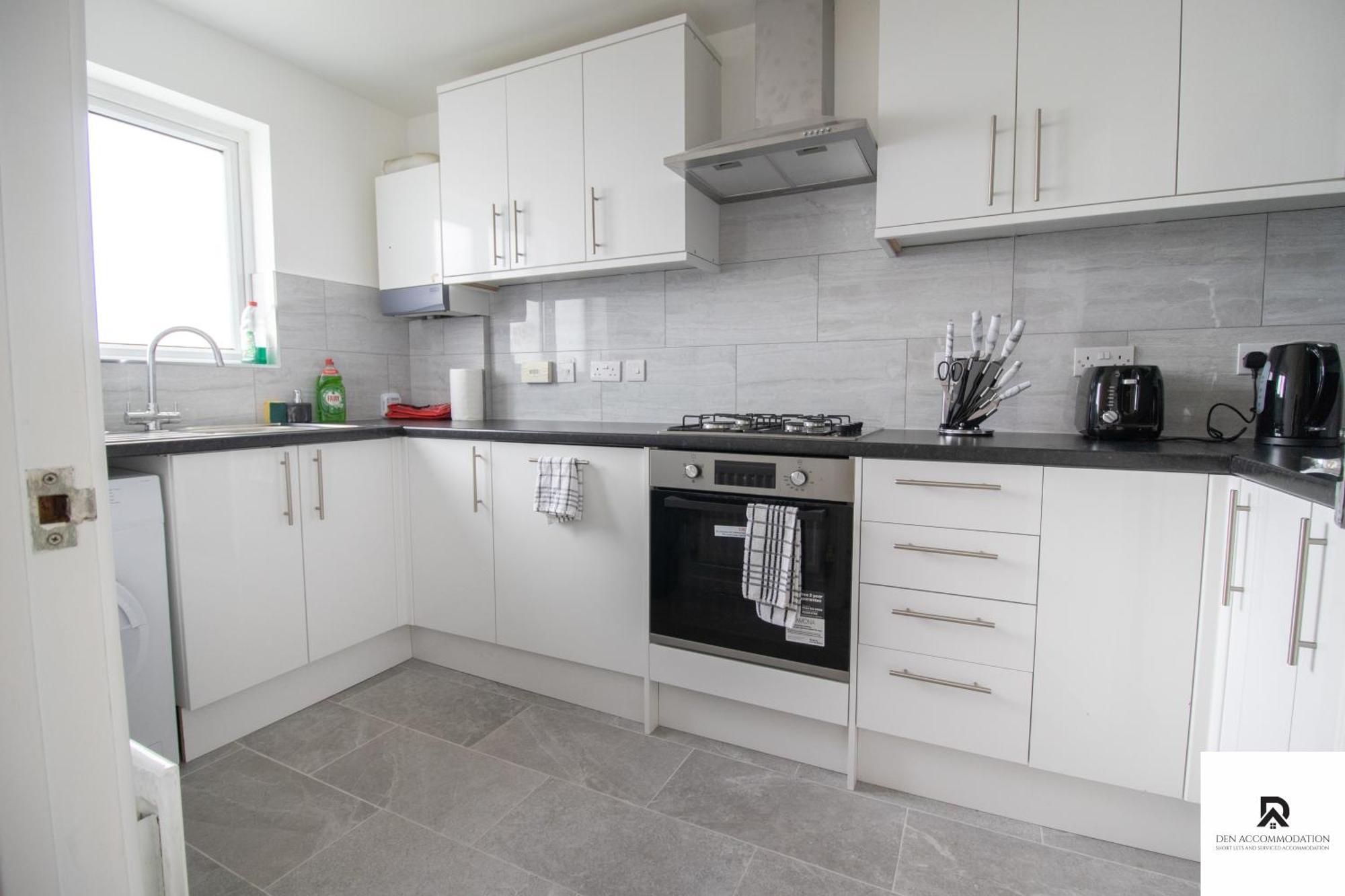 Newly Launched Two Bedroom House By Den Accommodation Short Lets & Serviced Accommodation With Garden Londra Dış mekan fotoğraf