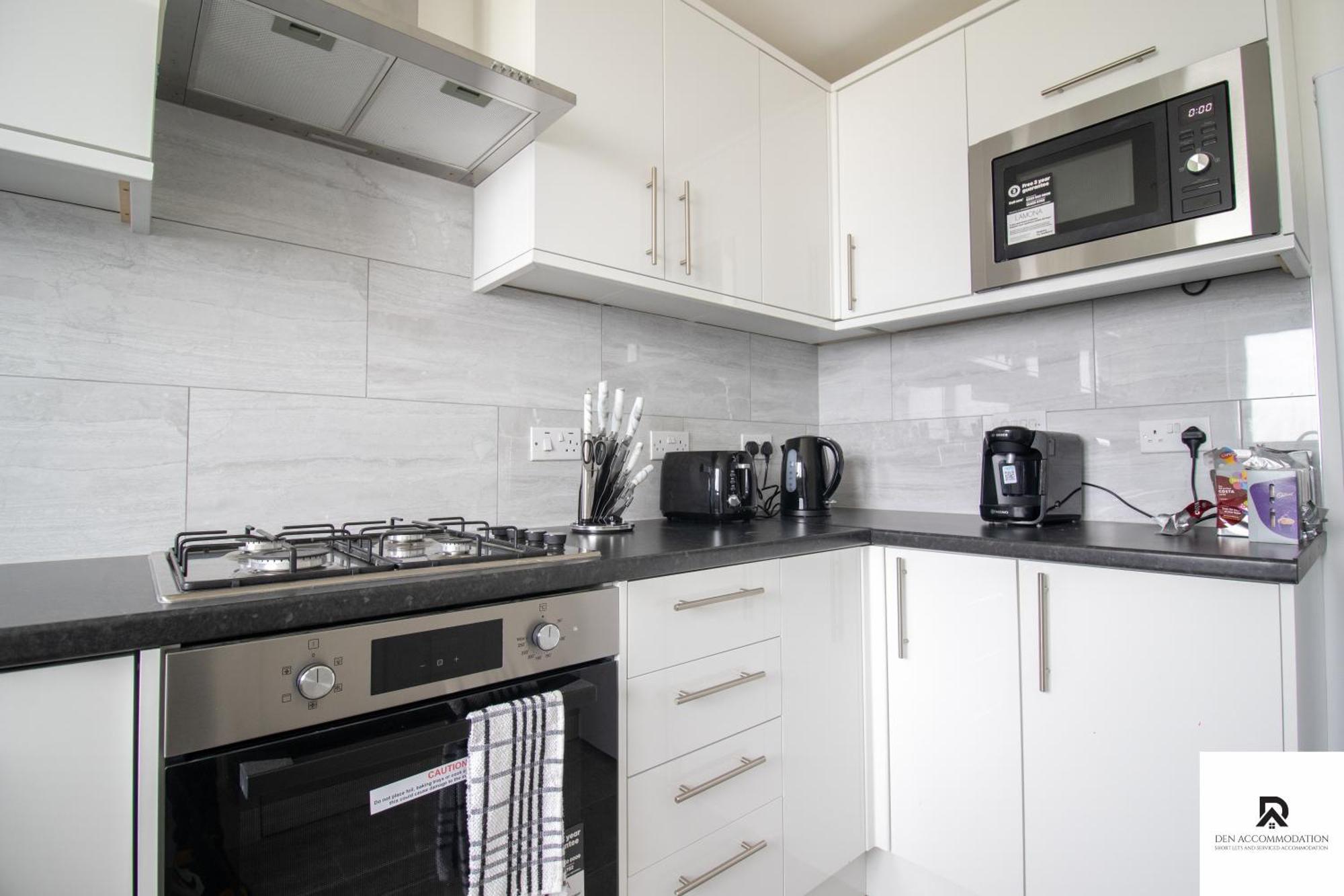 Newly Launched Two Bedroom House By Den Accommodation Short Lets & Serviced Accommodation With Garden Londra Dış mekan fotoğraf