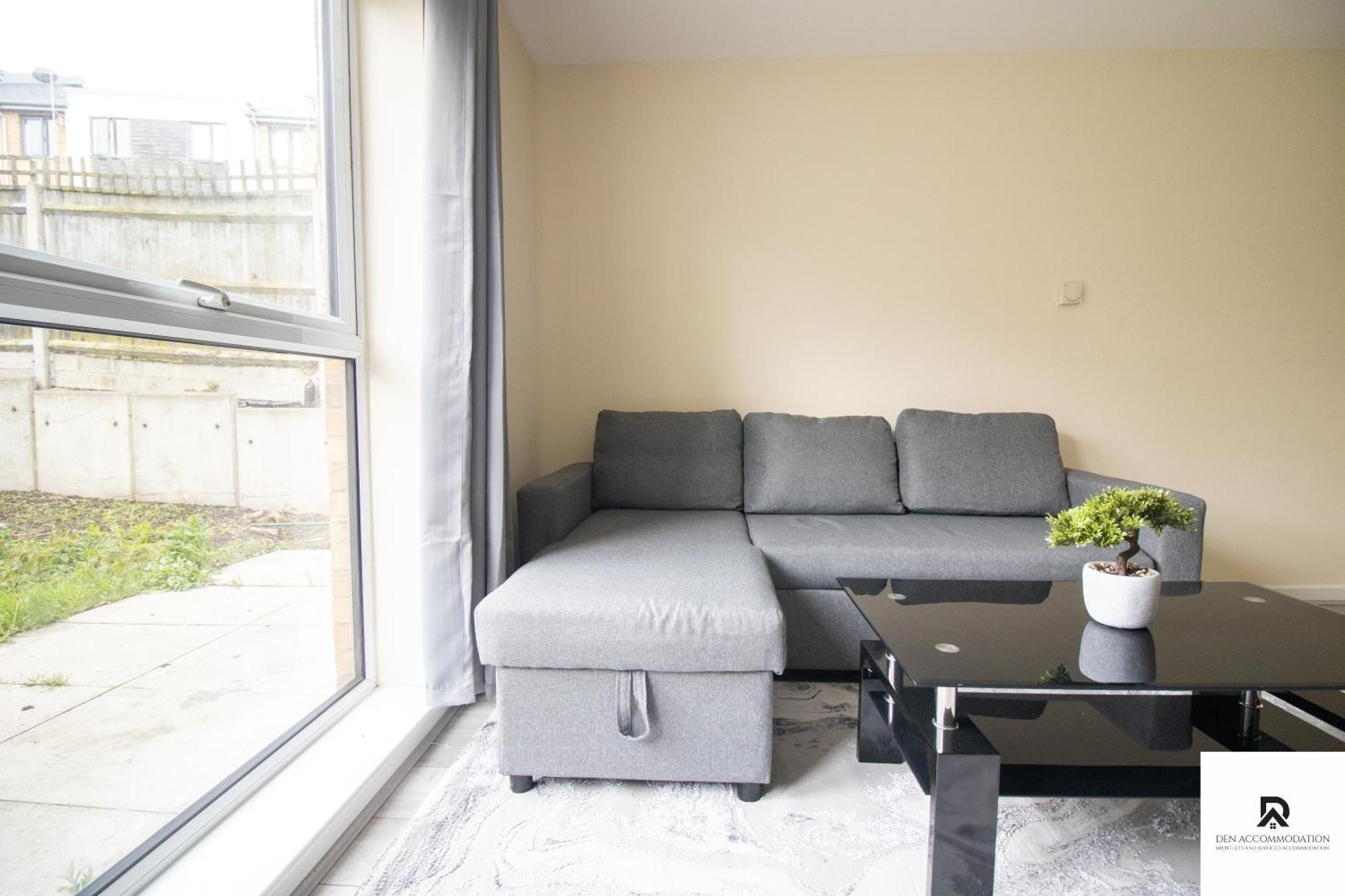 Newly Launched Two Bedroom House By Den Accommodation Short Lets & Serviced Accommodation With Garden Londra Dış mekan fotoğraf